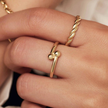 Monceau Mirell 14 karat gold ring