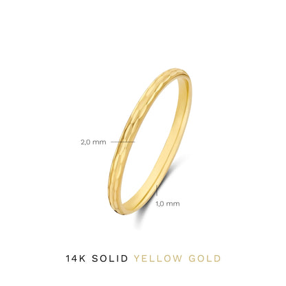 Rivoli Laura 14 karat gold ring with diamond cut
