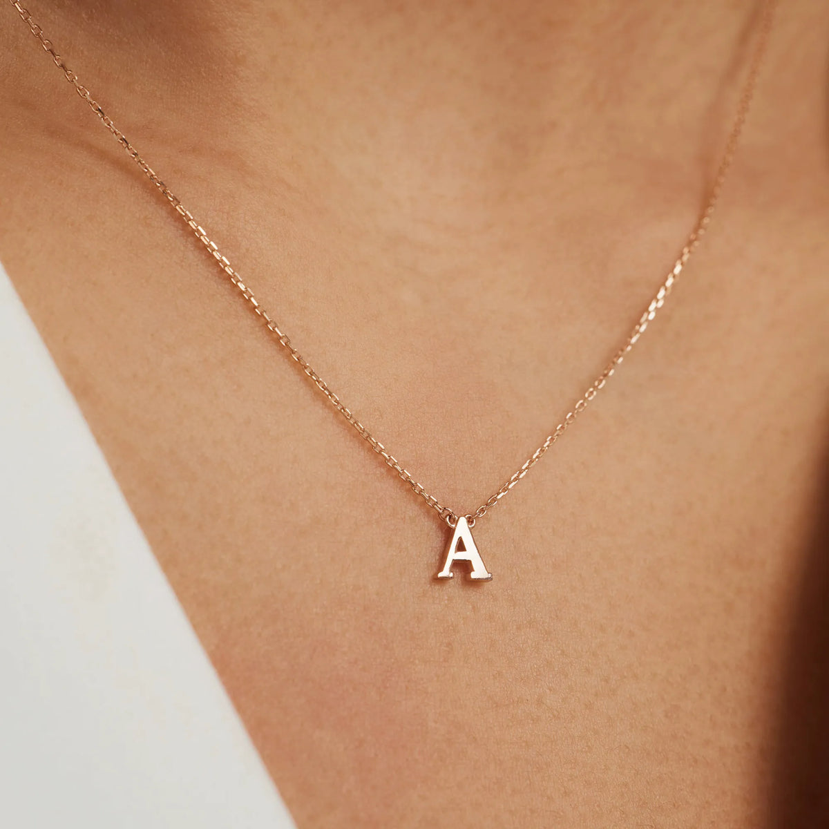 La Concorde Chloé 14 karat rose gold initial collier with letter
