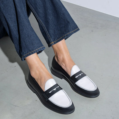 Vendôme Blandine black and white calfskin leather loafers
