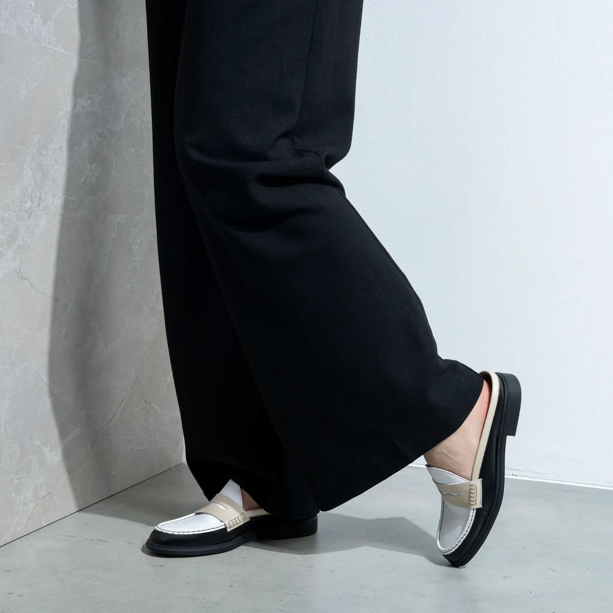 Vendôme Blandine Black And White Calfskin Leather Mules With White Details