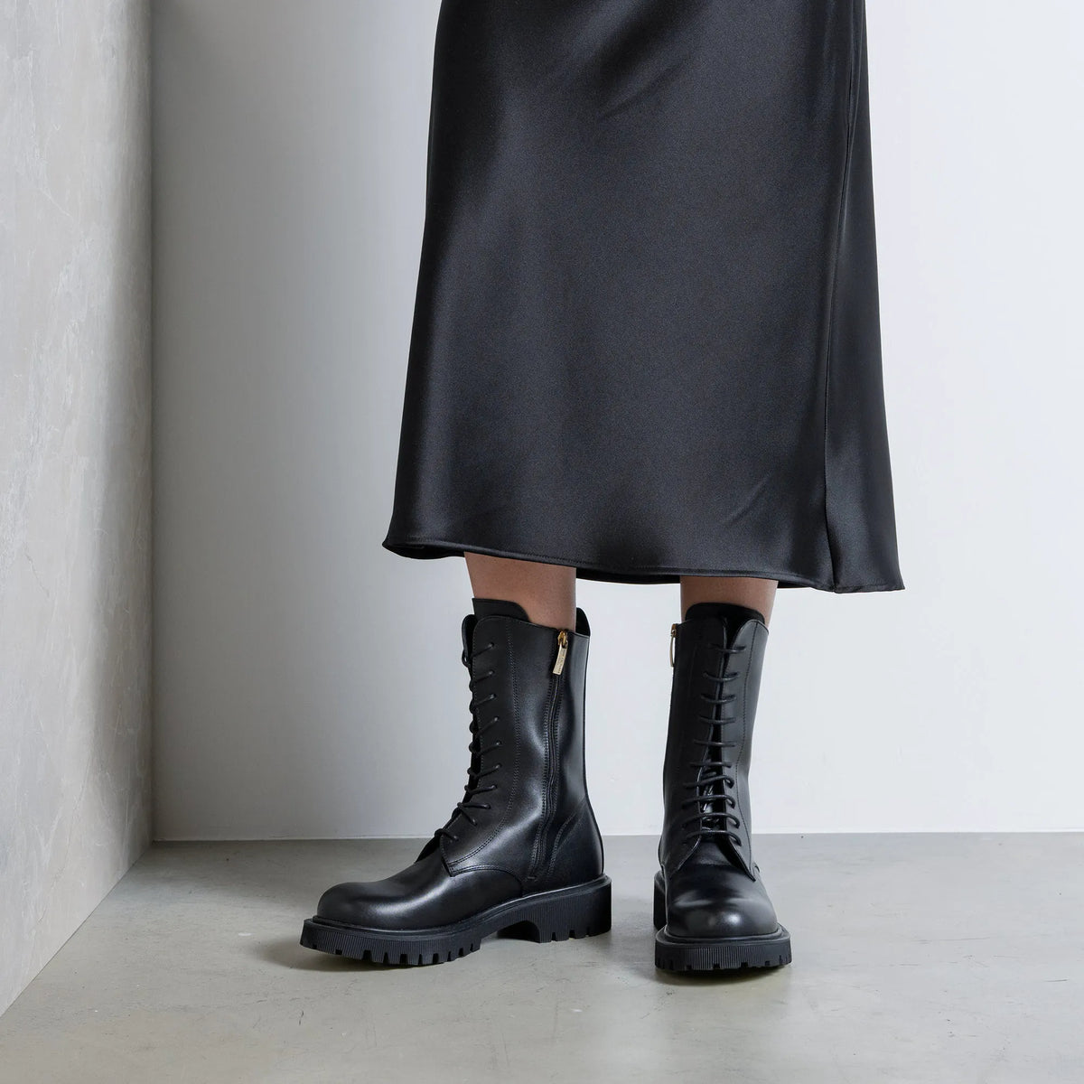 Vendôme Myrthe black calfskin leather lace up boots