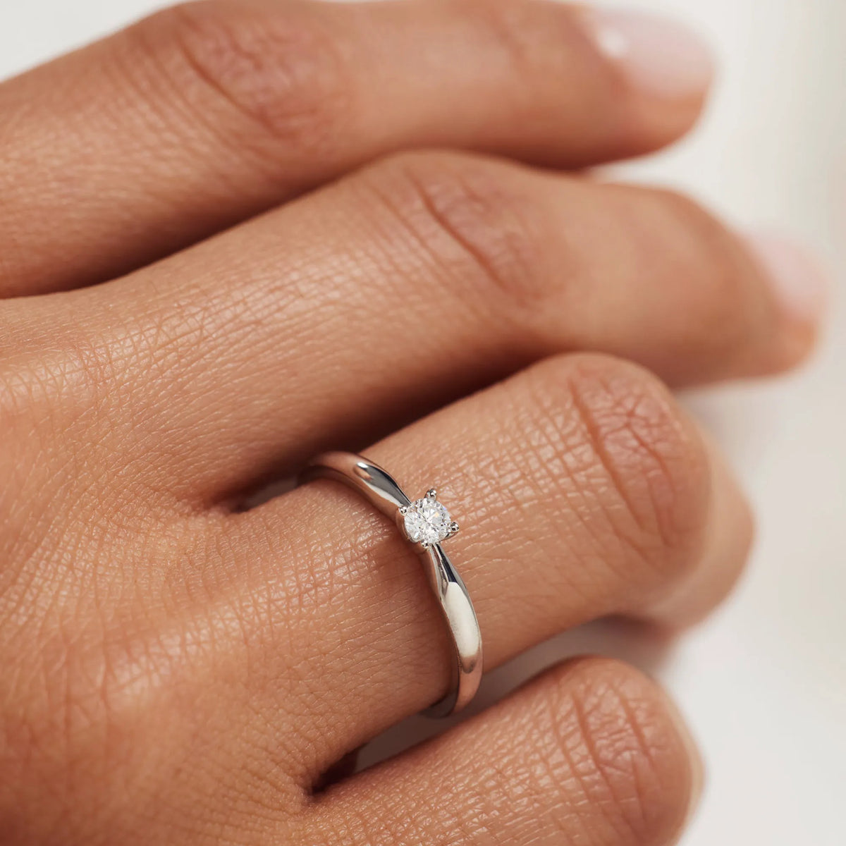 De la Paix Christine 14 karat white gold ring with diamond 0.10 carat