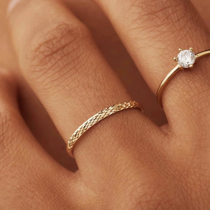 Rivoli Laura 14 karat gold ring with diamond cut