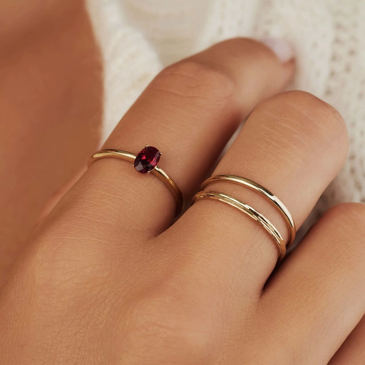 Rivoli Laura 14 karat gold ring with diamond cut