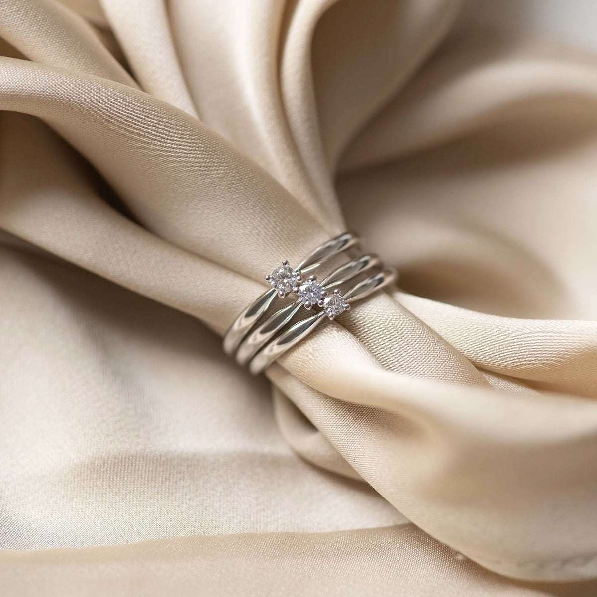 De la Paix Celesse 14 karat white gold ring with diamond 0.07 carat