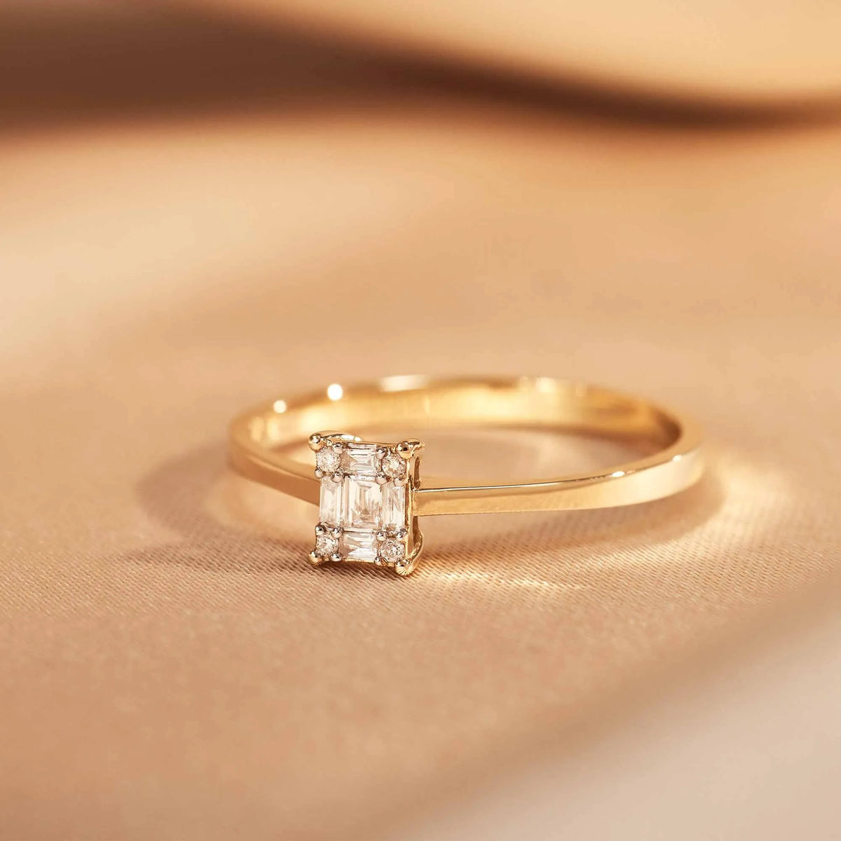 De la Paix Maxime 14 karat gold ring with diamond 0.13 carat